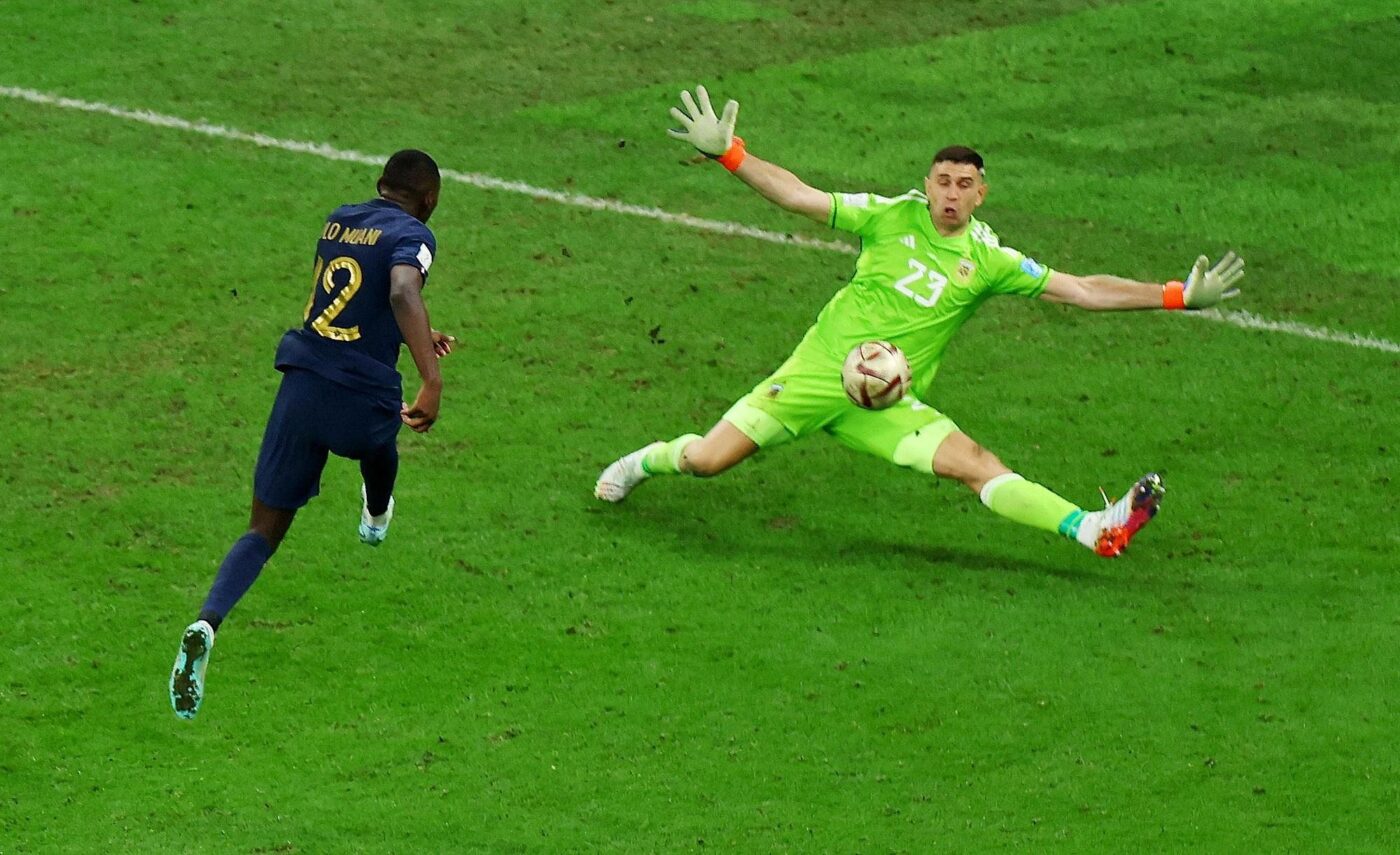 Lionel Messi ghi bàn trong trận chung kết