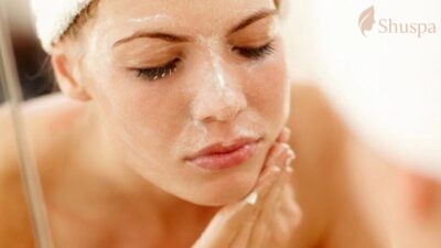 Tẩy tế bào chết giúp loại bỏ tế bào và thông thoáng lỗ chân lông