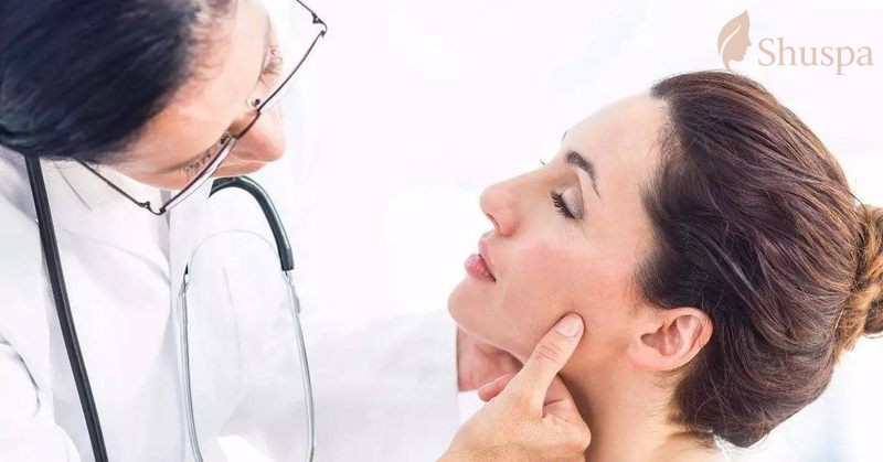 Cần gặp bác sĩ da liễu hoặc có chuyên môn về da mặt nếu sau peel da có dấu hiệu bất thường