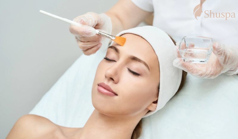 Nếu da bạn gặp vấn đề như nám sâu hay sẹo rỗ thì nên đến phòng khám hoặc spa